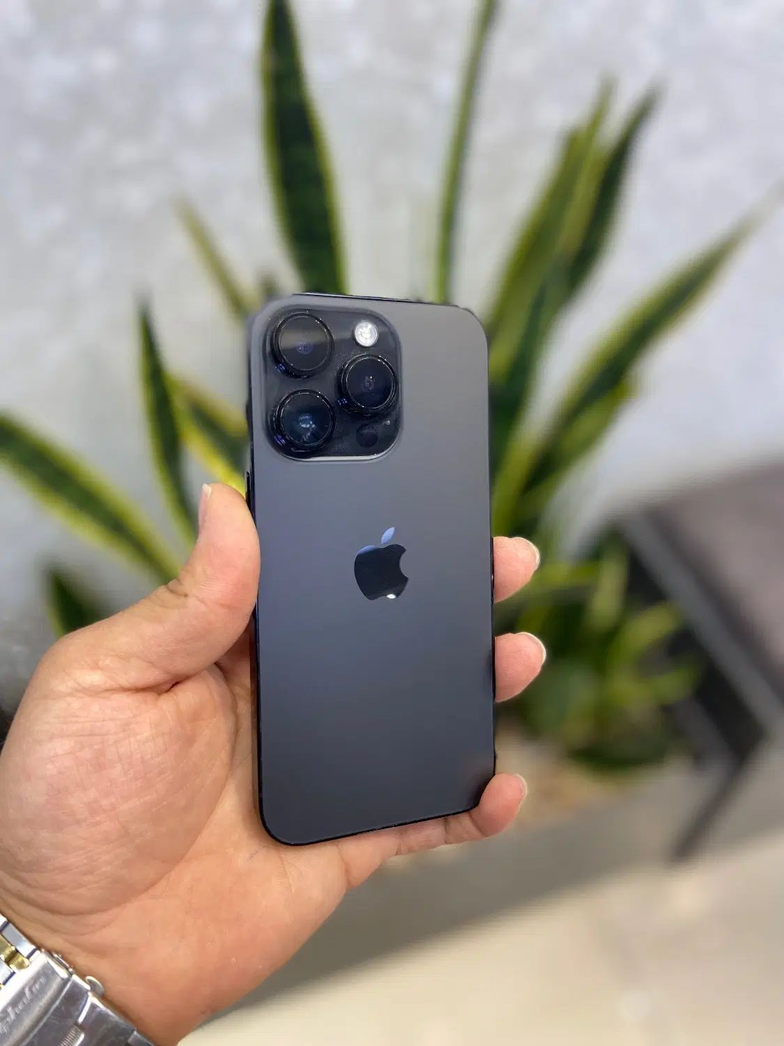 فقط با ۱۷ تومن صاحب ایفون۱۴ پرو iPhone باریجستر شو|موبایل|اصفهان, احمدآباد|دیوار