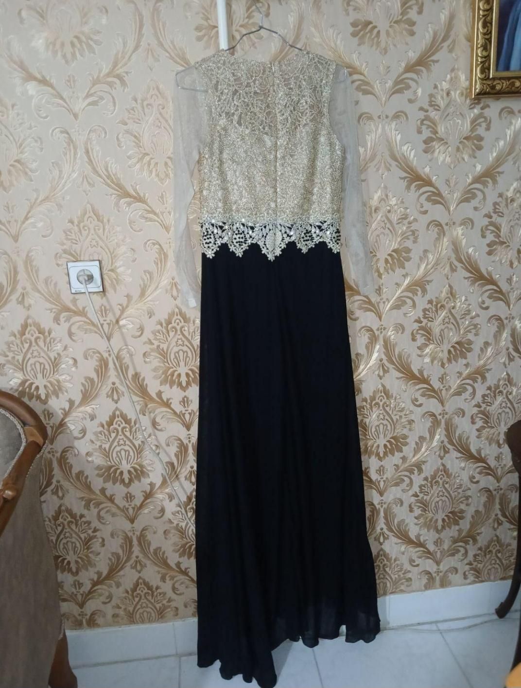 لباس مجلسی|لباس|شاهینشهر, حافظ شمالی|دیوار