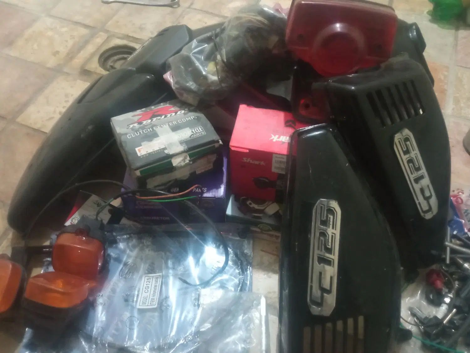 لوازم برقی هوندا سی جی اصل ژاپن+باک و دری مشکی|قطعات یدکی و لوازم جانبی|اصفهان, سپاهان‌شهر|دیوار