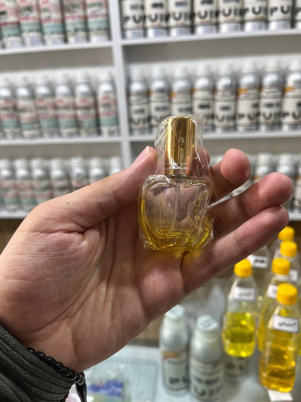 عطر خالص به صورت عمده و جزئی|آرایشی، بهداشتی، درمانی|رشت, توشیبا|دیوار