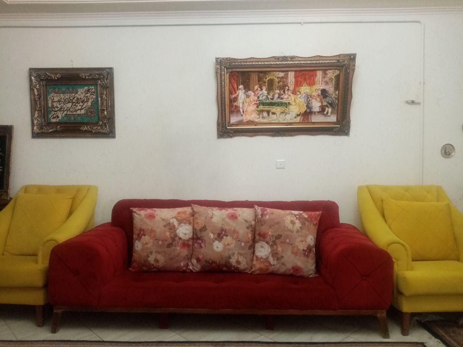 دو دست مبل راحتی فروش به دلیل اسباب کشی و نبودن جا|مبلمان خانگی و میز عسلی|تبریز, |دیوار