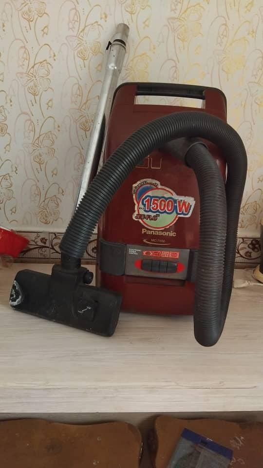 جاروبرقی بدنه سالمم فقط متورش نیاز برتعمیر داره|جاروبرقی، جارو شارژی، بخارشو|همدان, |دیوار