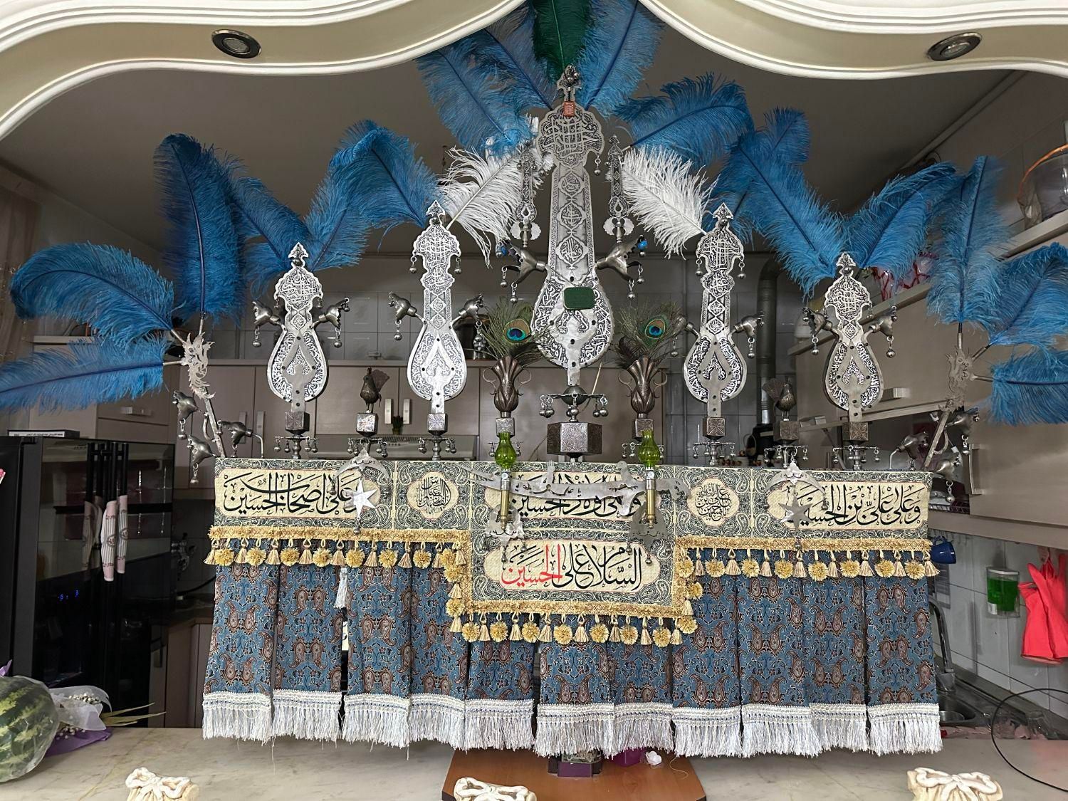 علامت محرمی و سپر و یک جفت تبر|کلکسیون اشیاء عتیقه|دماوند, گیلاوند|دیوار