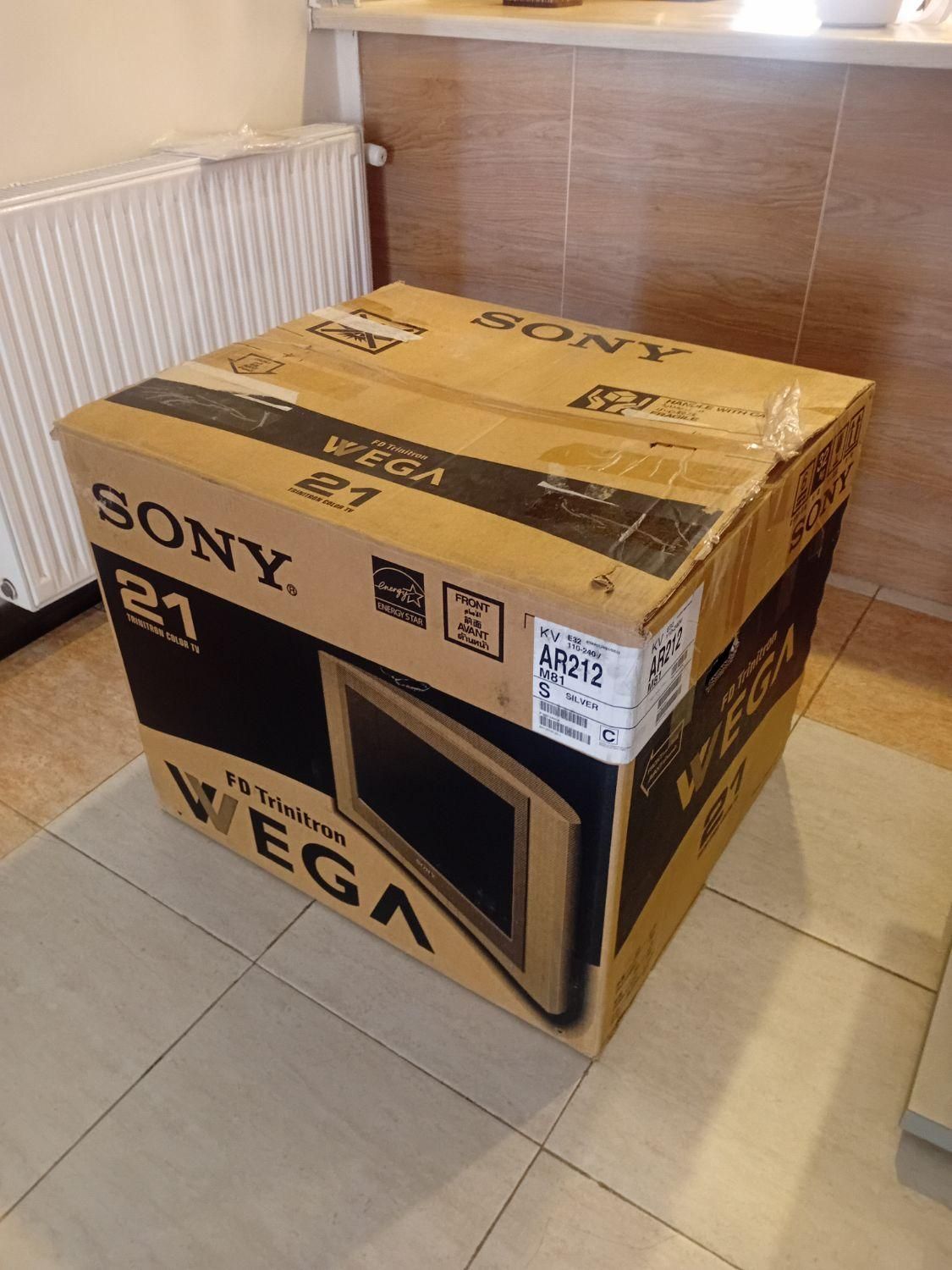تلویزیون سونی Wega FD Trinitron21 بهمراه میز|تلویزیون و پروژکتور|تهران, بوستان شیان|دیوار