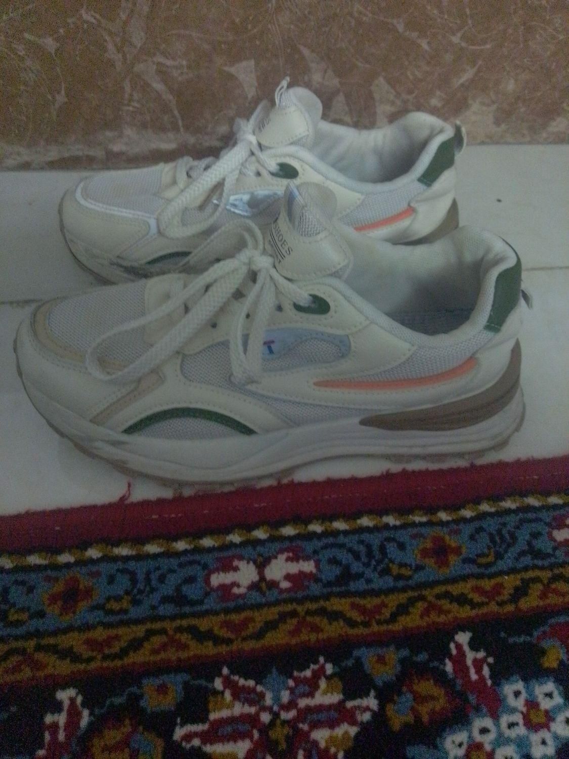 چند عدد کتونی اورجینال|کیف، کفش، کمربند|مشکیندشت, |دیوار