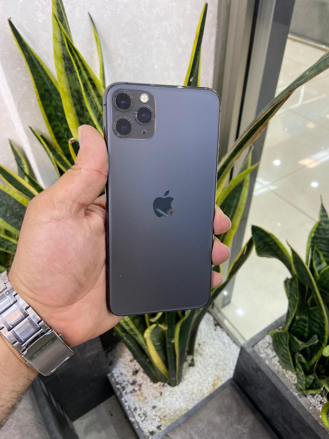 iPhone ۱۱ پرومکس بدون خط و خش اقساط|موبایل|اصفهان, احمدآباد|دیوار