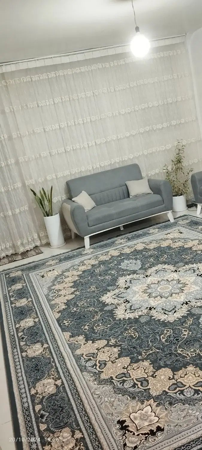 مبل یک سال خریداری شده سفارشی ساخته محکم.|مبلمان خانگی و میز عسلی|کرج, کمال‌شهر|دیوار