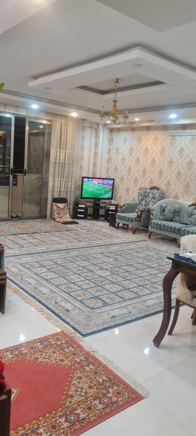 اپارتمان سه خوابه تمیز وشیک شهرک زاینده رود|فروش آپارتمان|اصفهان, شهرک زاینده رود|دیوار