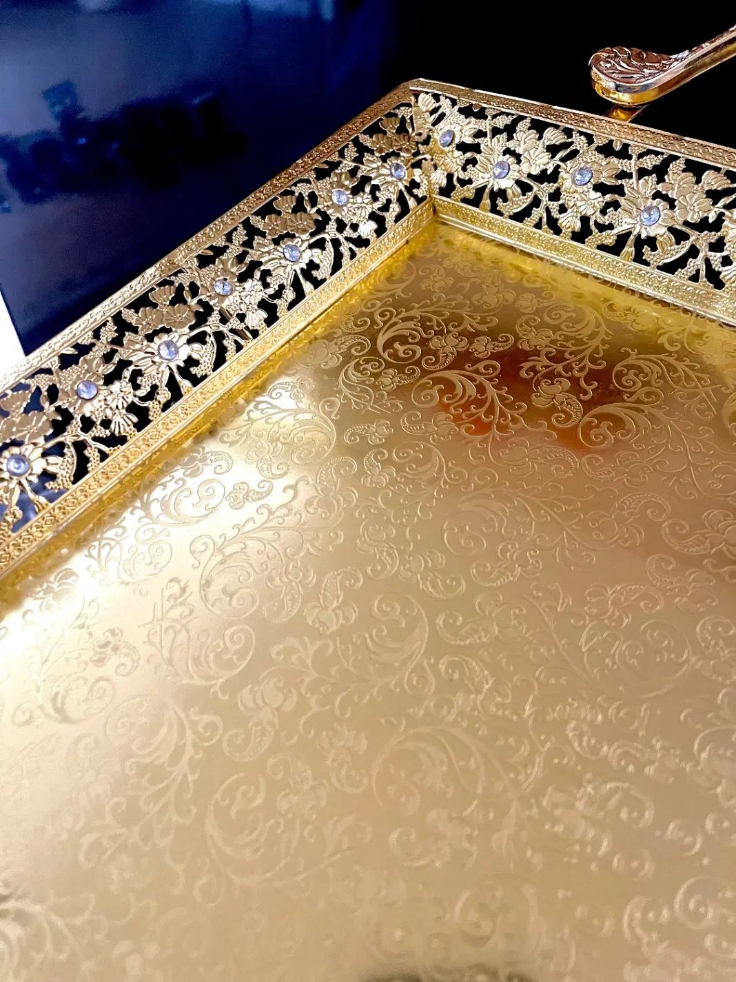 سینی چای خوری طلاکوب ۱۲نفره با ست چاقو چنگال|ظروف سرو و پذیرایی|شیراز, باغ تخت|دیوار