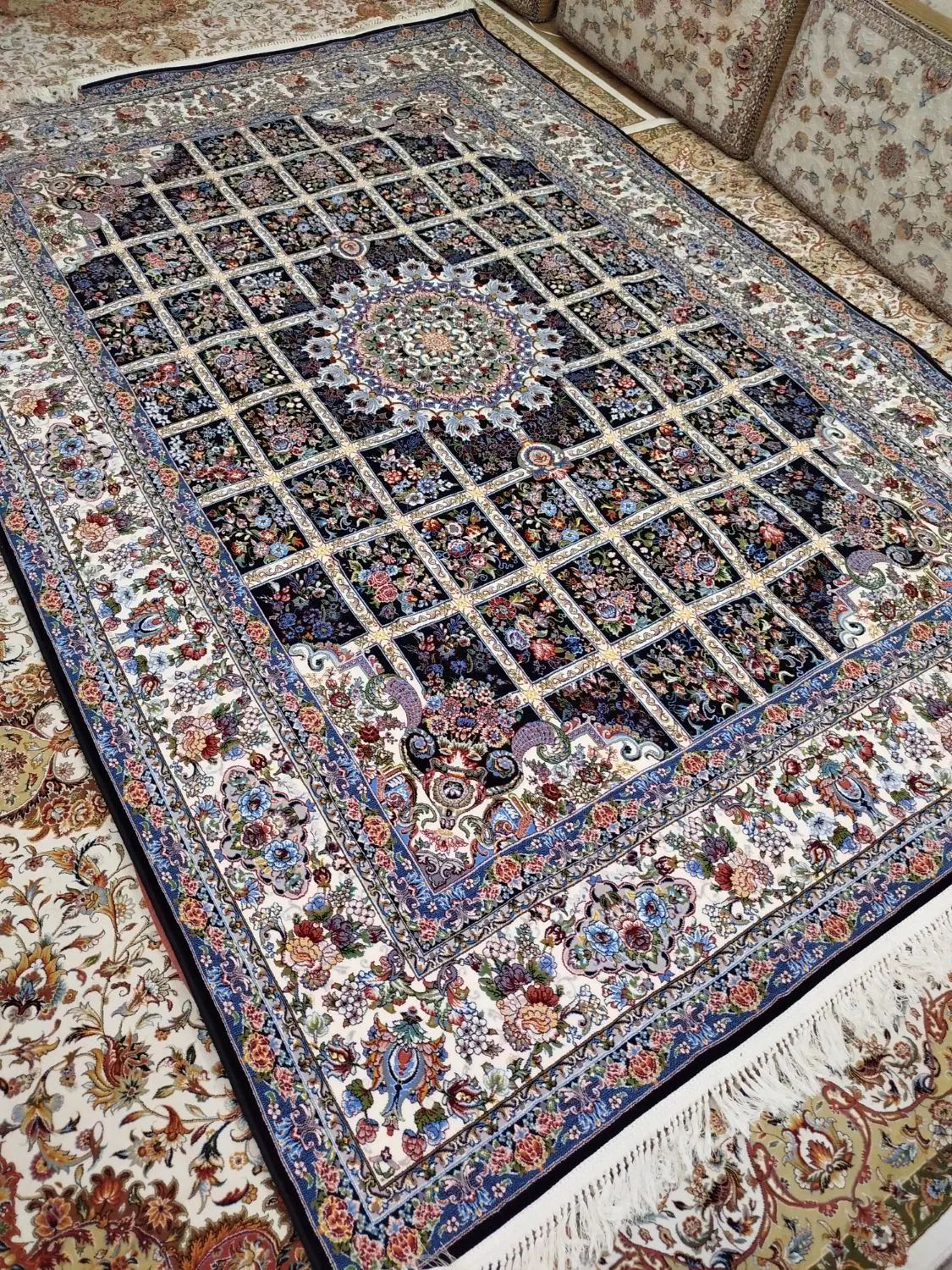 یک جفت فرش ۶متری یک تخته نو و یک تخته درحد نو|فرش|قم, نیروگاه|دیوار