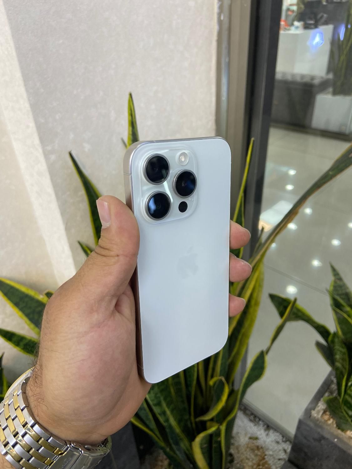 اپل ایفون iPhone 15 پرو سفید باطری ۹۸ سفید اقساط|موبایل|اصفهان, احمدآباد|دیوار