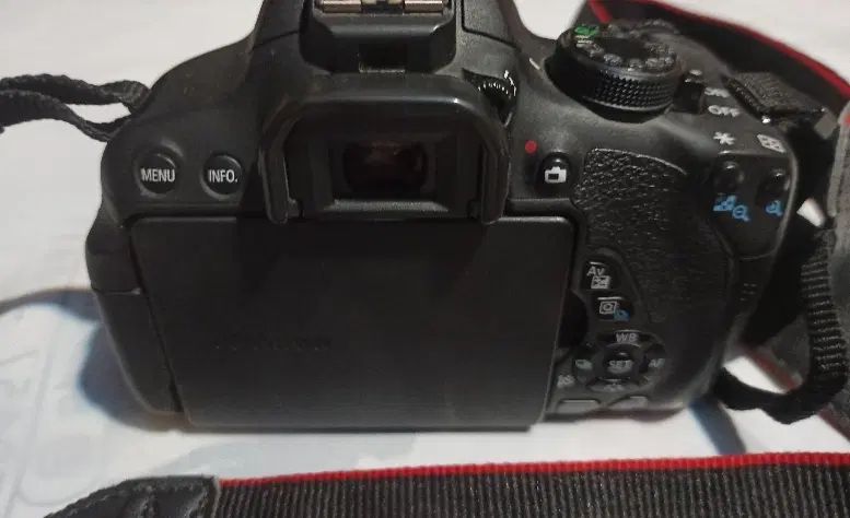 دوربین عکاسی D700 Canon|دوربین عکاسی و فیلم‌برداری|مشهد, هفده شهریور|دیوار