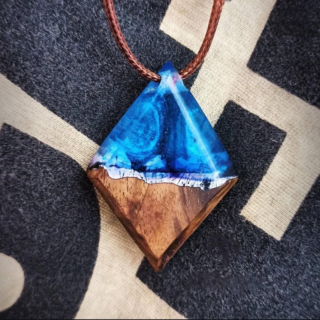 گردنبند رزین و چوب شب نما|بدلیجات|شیراز, طلاب|دیوار