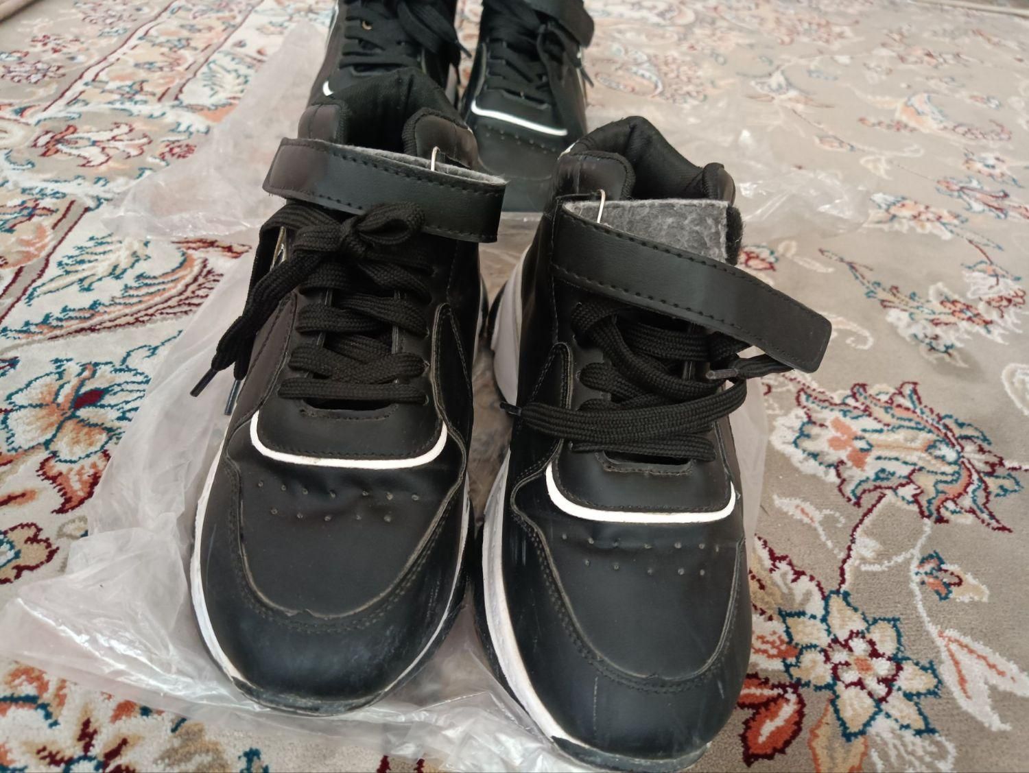 کفش اسپرت درجه یک|کیف، کفش، کمربند|بیرجند, |دیوار