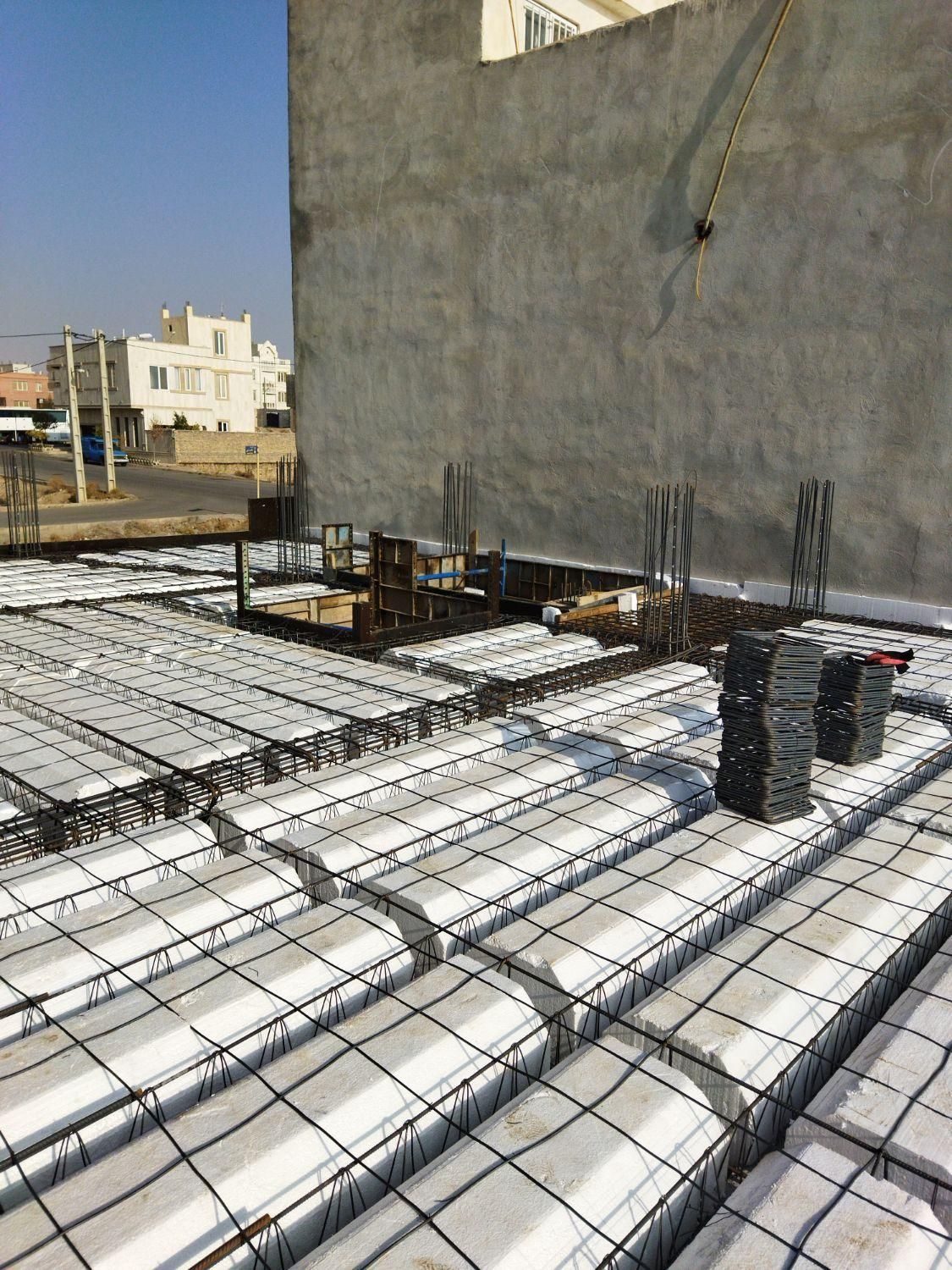 آرماتوربندی و قالببندی. اجرای سازه های بتنی|خدمات پیشه و مهارت|سمنان, |دیوار