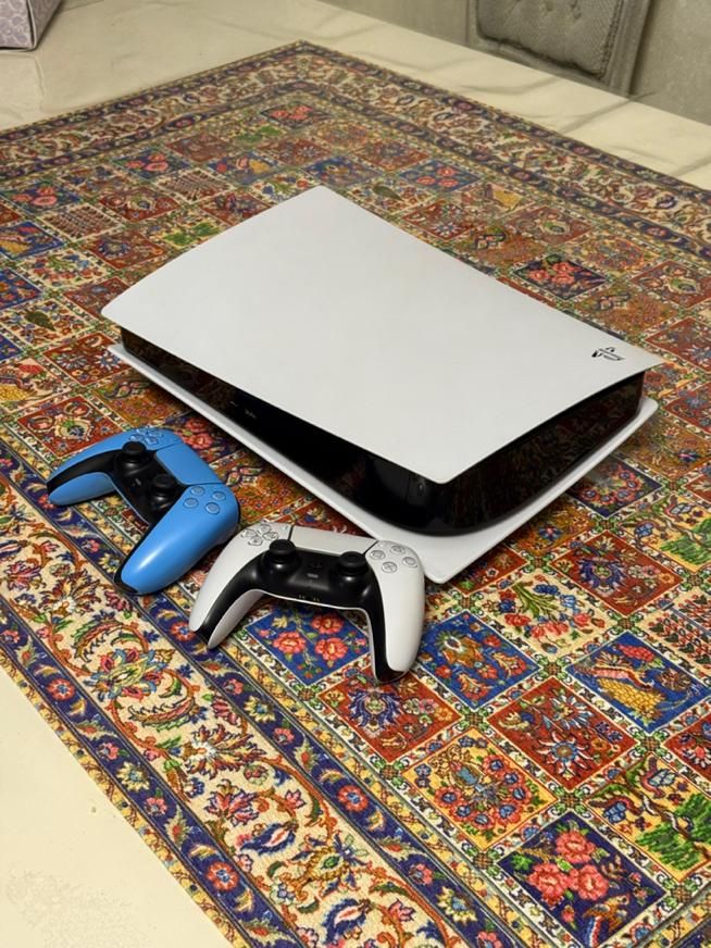 PS5 دیسک‌خور مدل CFI-1216A تمیز کم‌کارکرد، دو دسته|کنسول، بازی ویدئویی و آنلاین|تهران, زرگنده|دیوار
