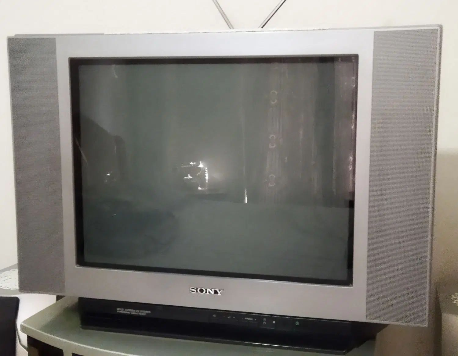 تلویزیون ۲۱ اینچ SONY مدل WEGA همراه میز|تلویزیون و پروژکتور|تهران, شهرک چیتگر|دیوار