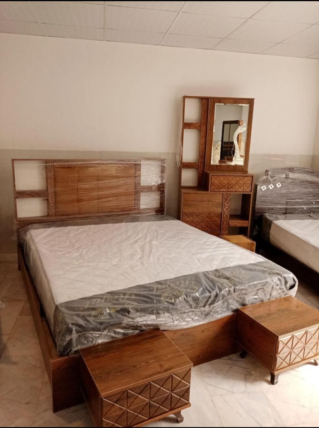 سرویس خواب امپراتور ترنم|تخت و سرویس خواب|کرمان, |دیوار