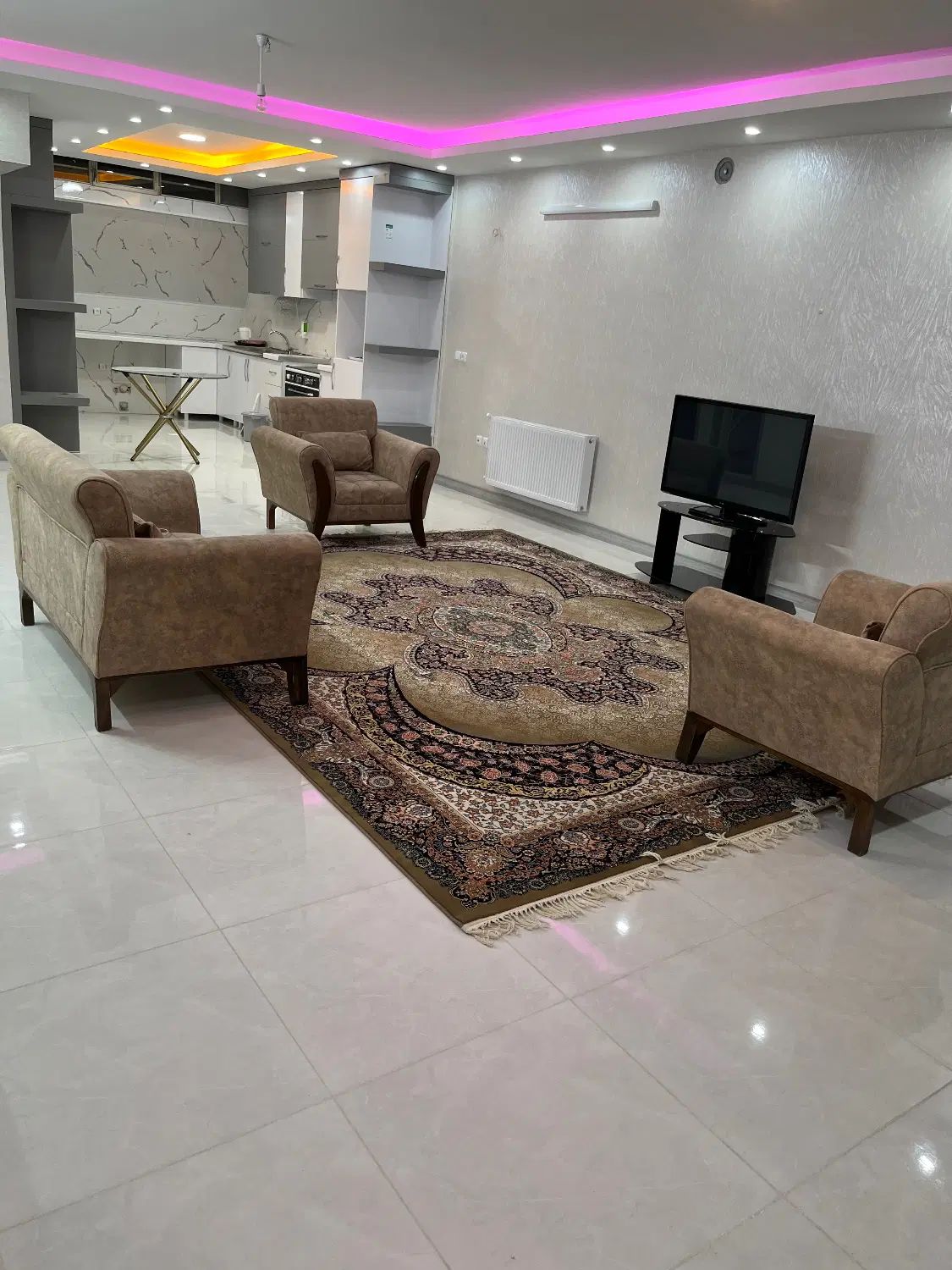 اجاره روزانه و هفتگی منزل دربست|اجارهٔ کوتاه‌مدت آپارتمان و سوئیت|اصفهان, شهریار|دیوار