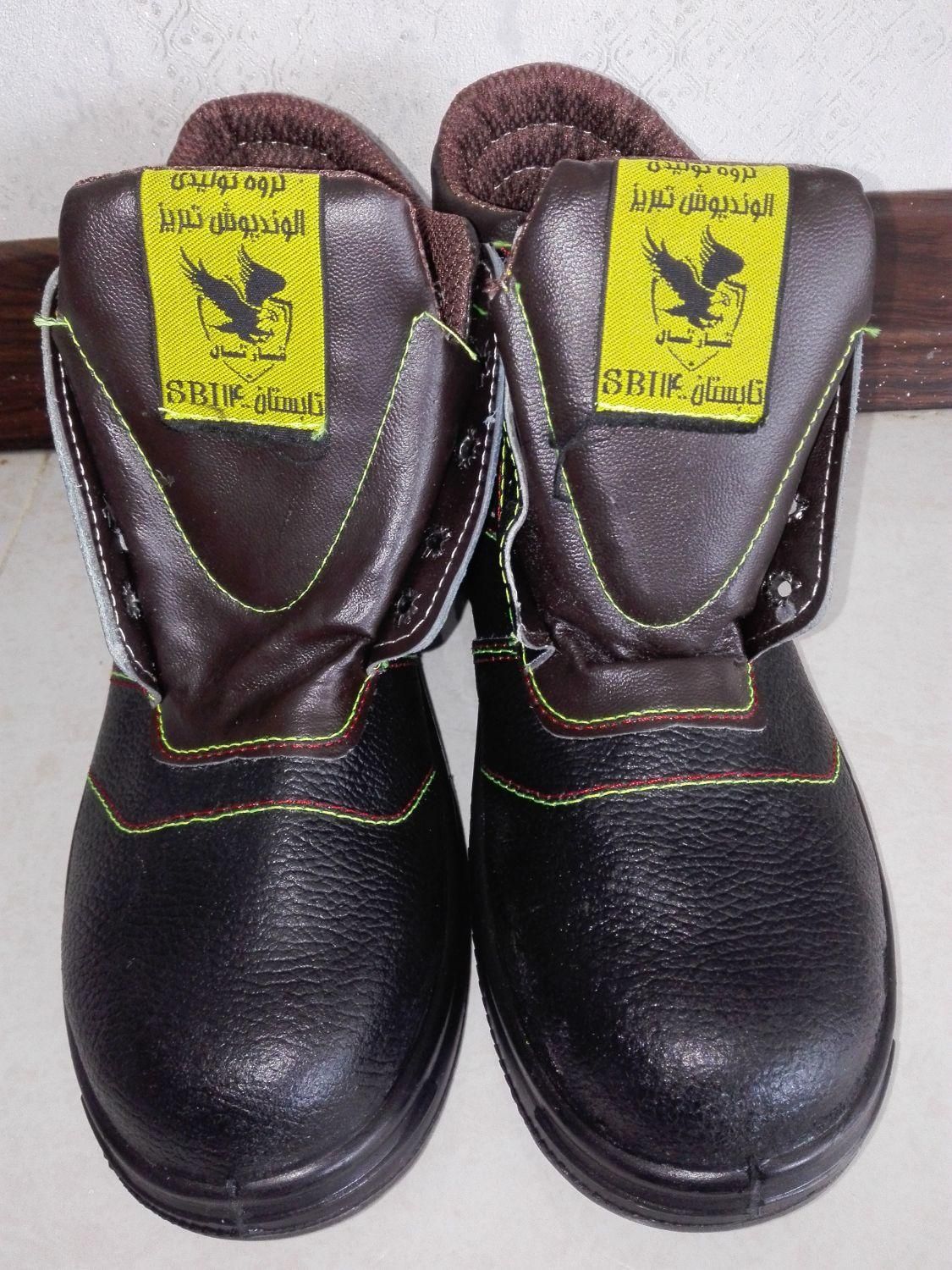 کفش کار جلو آهنی|کیف، کفش، کمربند|فولادشهر, C7|دیوار