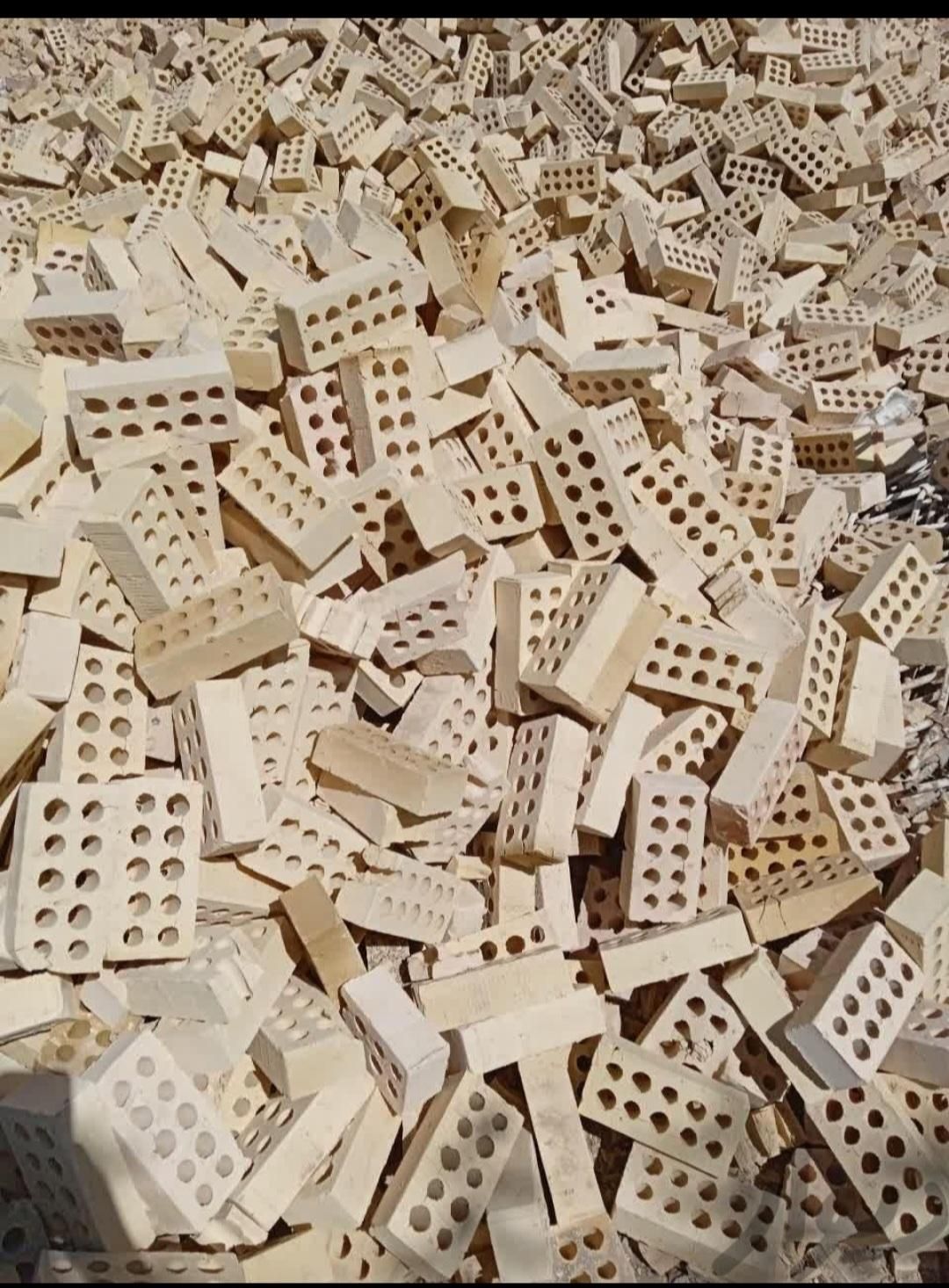حمل خاک و نخاله توسط نیسان کمپرسی وبا دستگاه توماس|خدمات حمل و نقل|مشهد, احمدآباد|دیوار