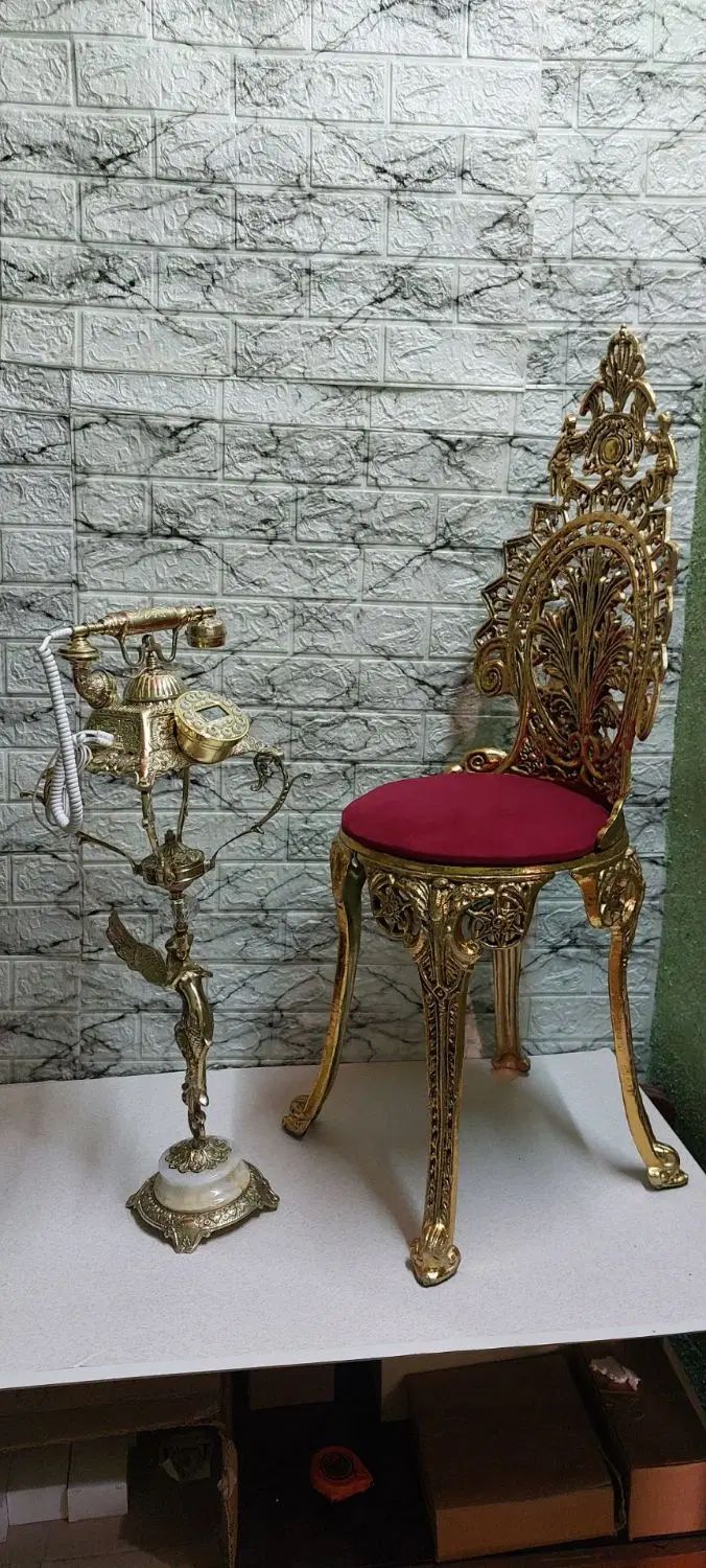 ست صندلی برنزی میز تلفن و تلفن ایستاده برنجی|میز تلفن|تهران, نیروی هوایی (پیروزی)|دیوار
