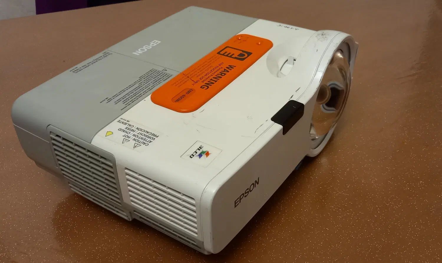 پروژکتور اپسون EMP400W|تلویزیون و پروژکتور|اصفهان, ناصرخسرو|دیوار