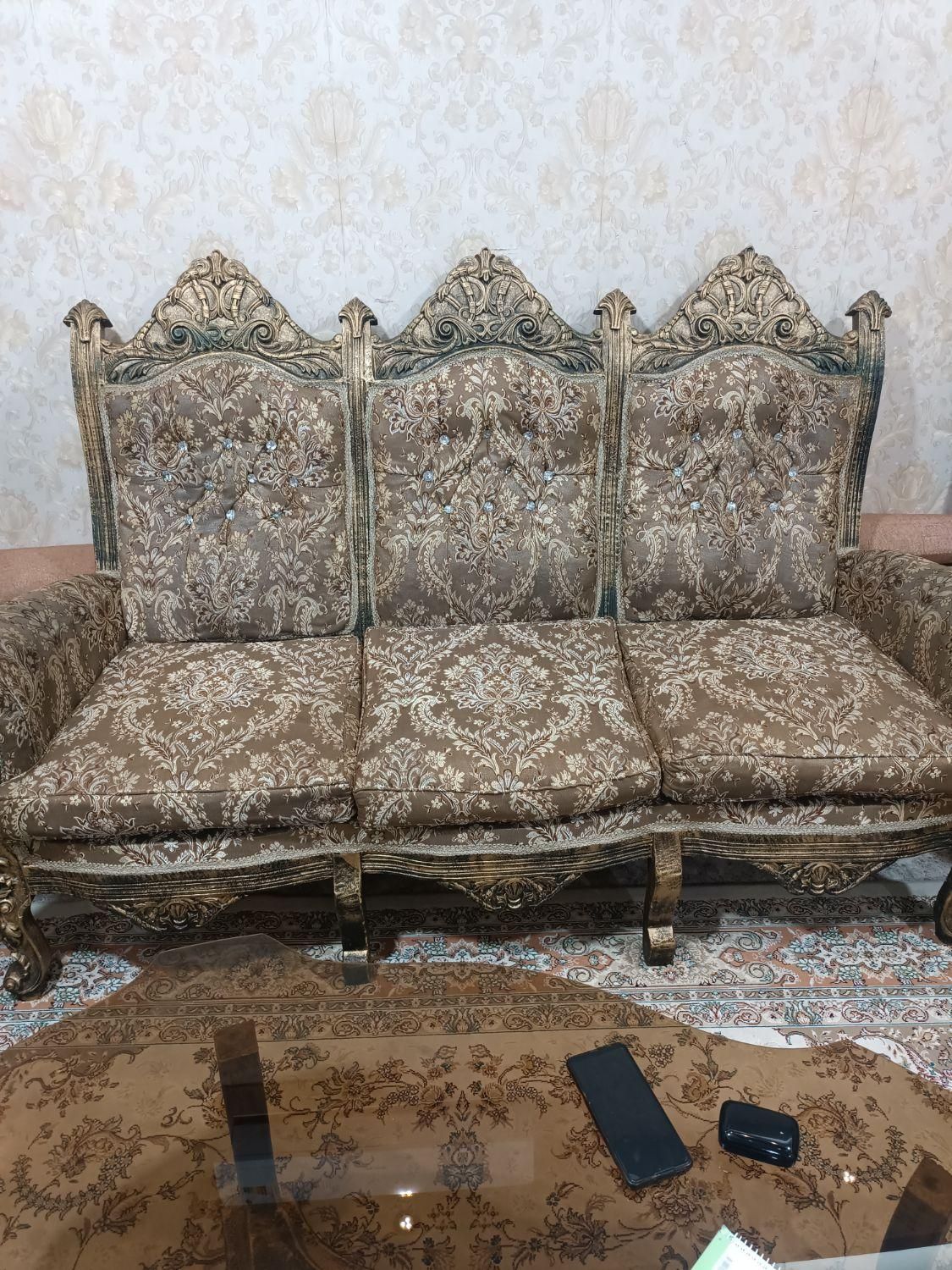 مبل سلطنتی 9نفره شیک همراه میز جلویی|مبلمان خانگی و میز عسلی|تاکستان, |دیوار