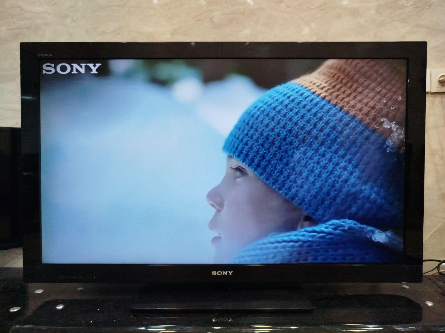 تلویزیون ۴۶ اینچ LCD سونی دیجیتال سرخود 46CX520|تلویزیون و پروژکتور|ساوه, |دیوار