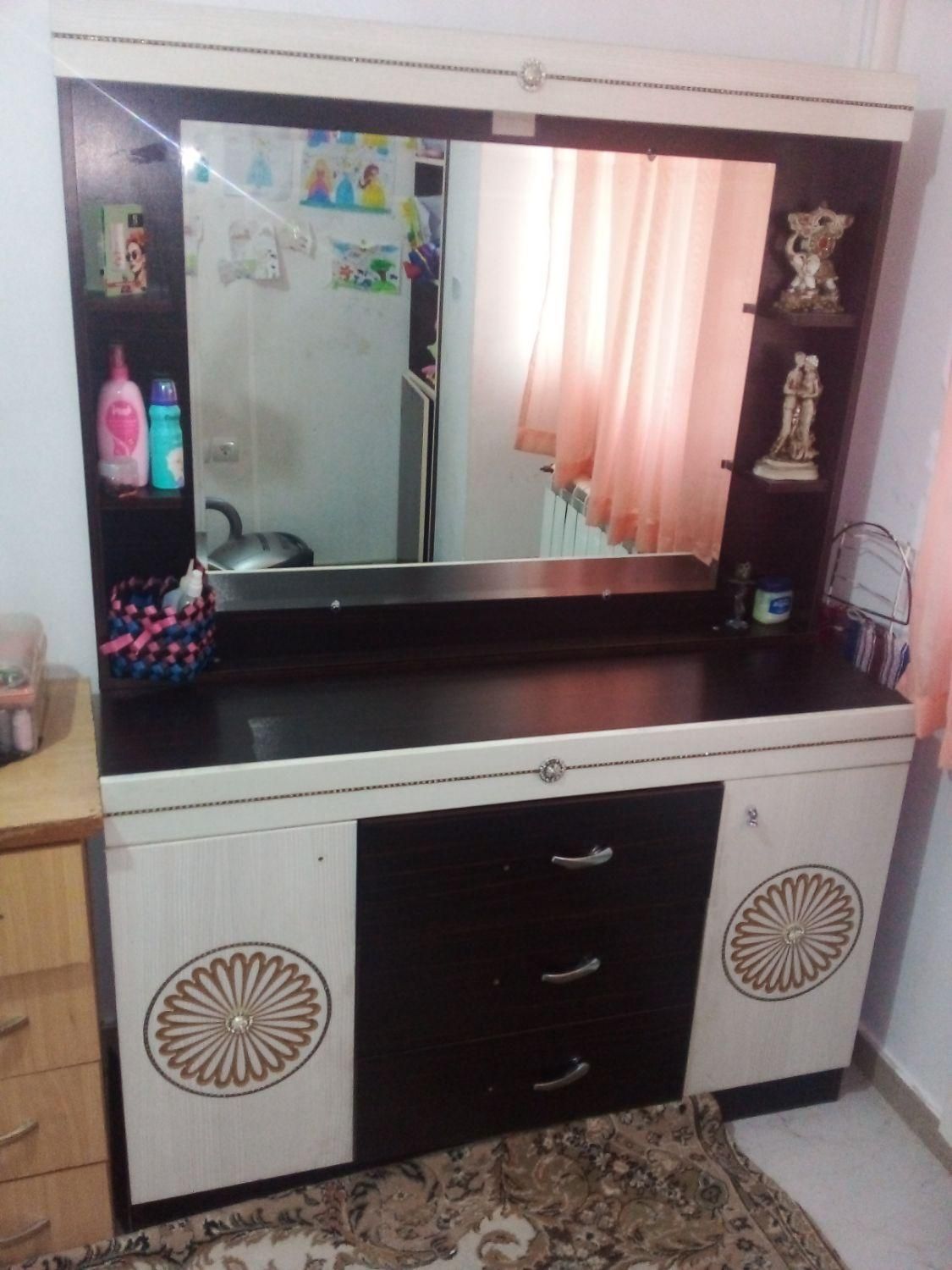 میز آرایش درحد نو|مبلمان خانگی و میز عسلی|رشت, آب و برق|دیوار