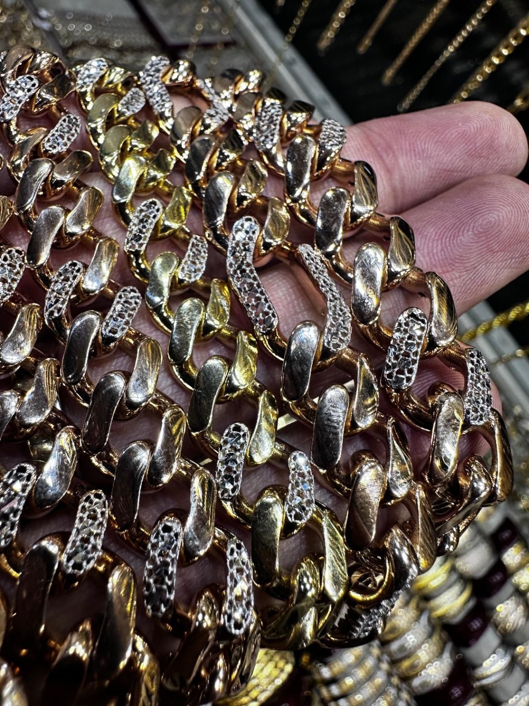 دستبند کارتیر بدون نگین 16گرم طلا بدون اجرت|جواهرات|تهران, شهرک ولیعصر جنوبی|دیوار