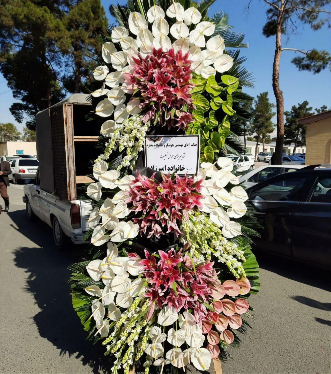 تاج گل سه طبقه ترحیم ختم عزا برای مسجد تالار|گل و گیاه طبیعی|تهران, بازار|دیوار