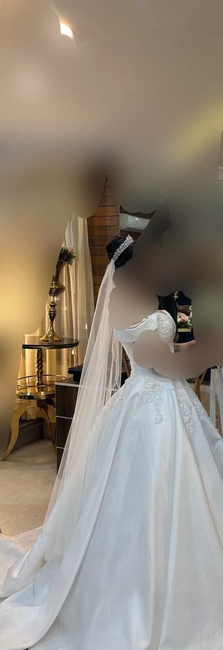 *لباس عروس به همراه تاج تور و شنل *|لباس|تهران, قصر فیروزه ۲|دیوار