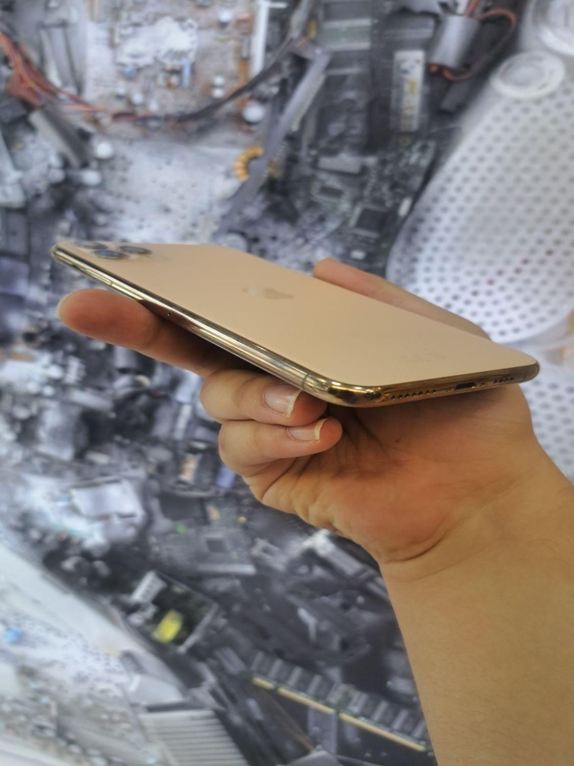 اپل iPhone 11 Pro Max با حافظهٔ ۲۵۶ گیگابایت|موبایل|اصفهان, احمدآباد|دیوار