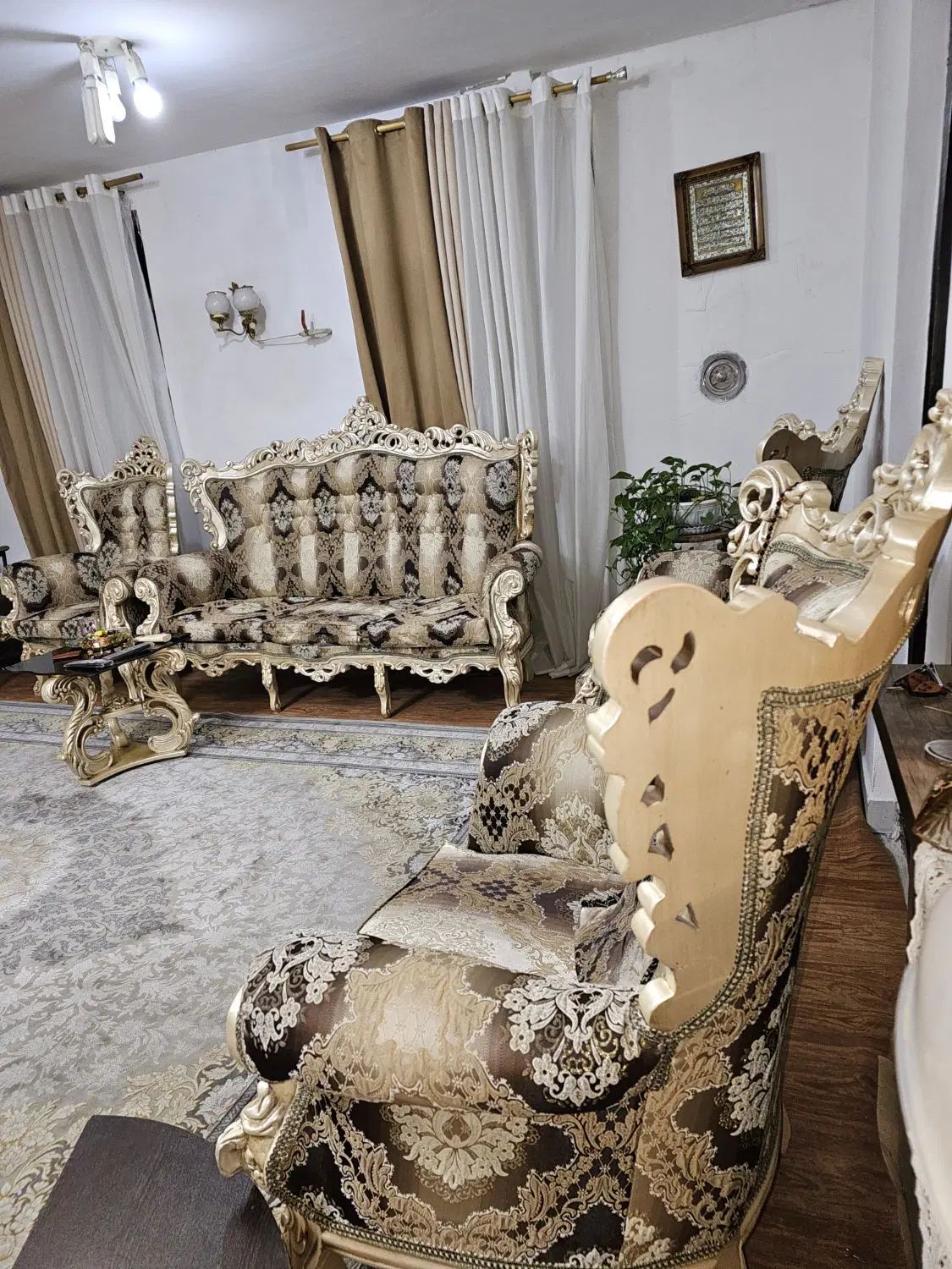 مبلمان سلطنتی|مبلمان خانگی و میز عسلی|رشت, جانبازان|دیوار