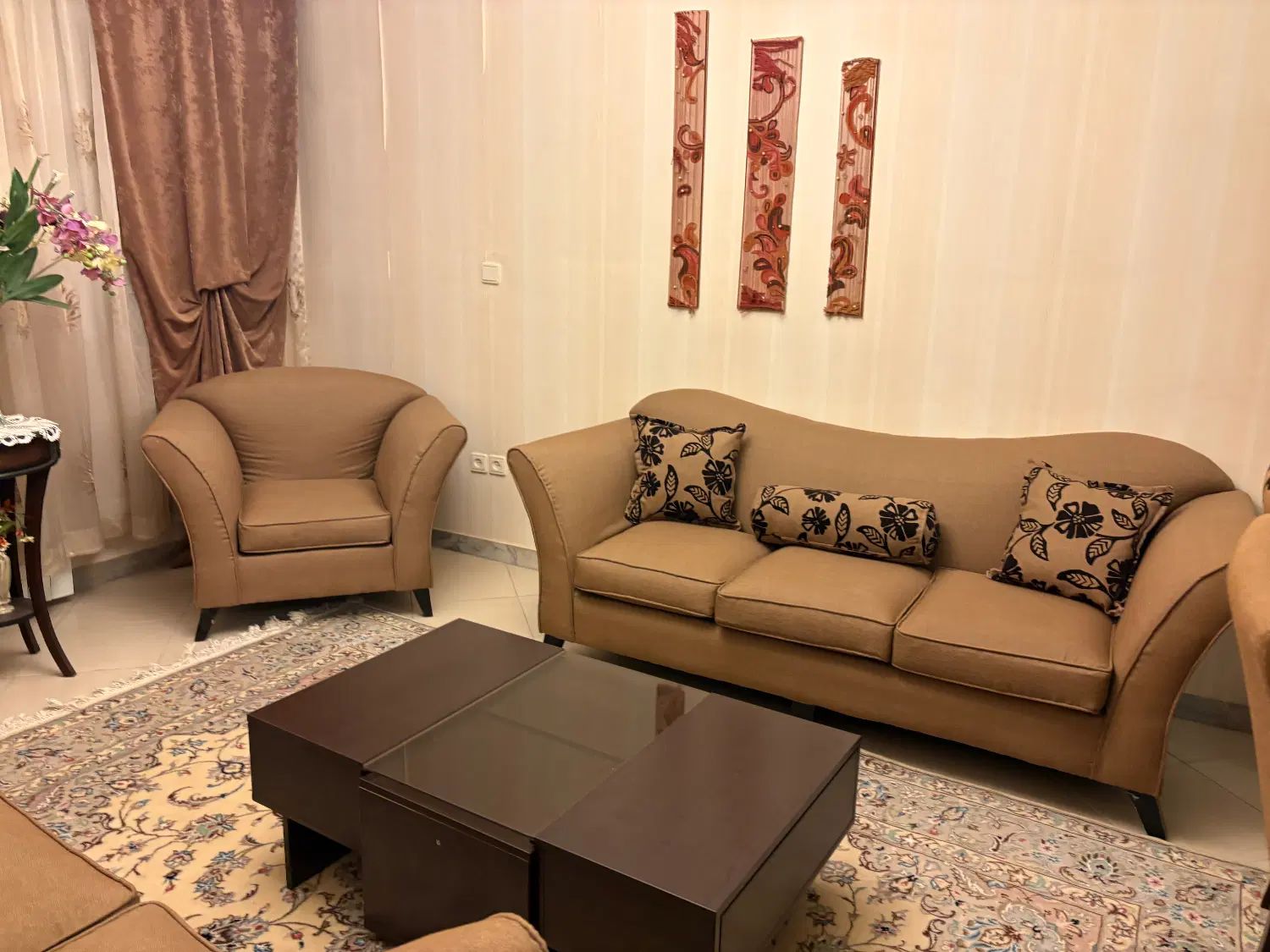 مبل ۷ نفره و میز ناهار خوردی ۸ نفره|مبلمان خانگی و میز عسلی|کرج, اصفهانی‌ها|دیوار
