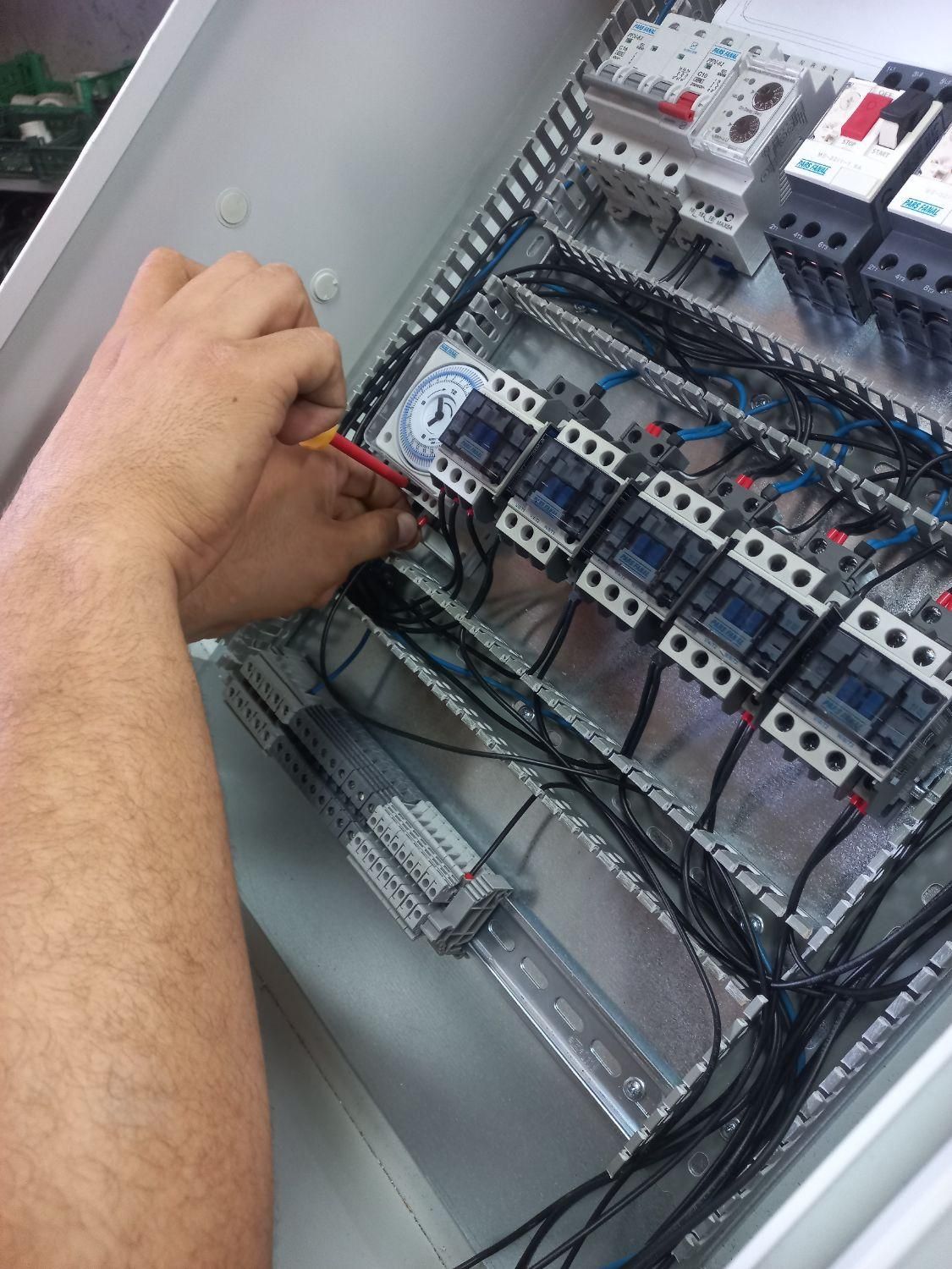 برقکار ساختمان و صنعتی|خدمات پیشه و مهارت|رشت, جانبازان|دیوار