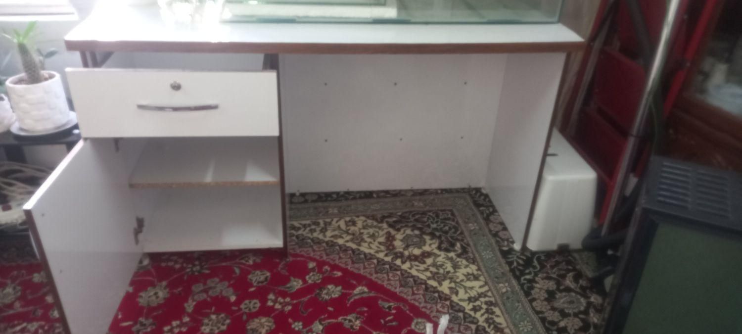 میز کار|میز تحریر و کامپیوتر|رشت, عینک|دیوار