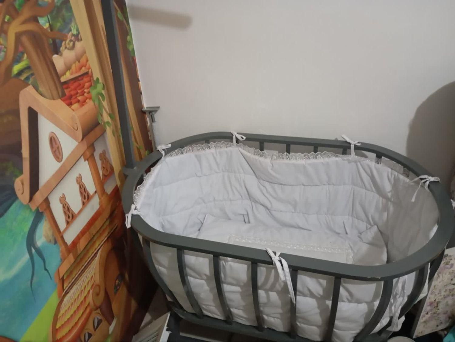 گهواره تخت|تخت و صندلی بچه|شیراز, کوشک میدان|دیوار