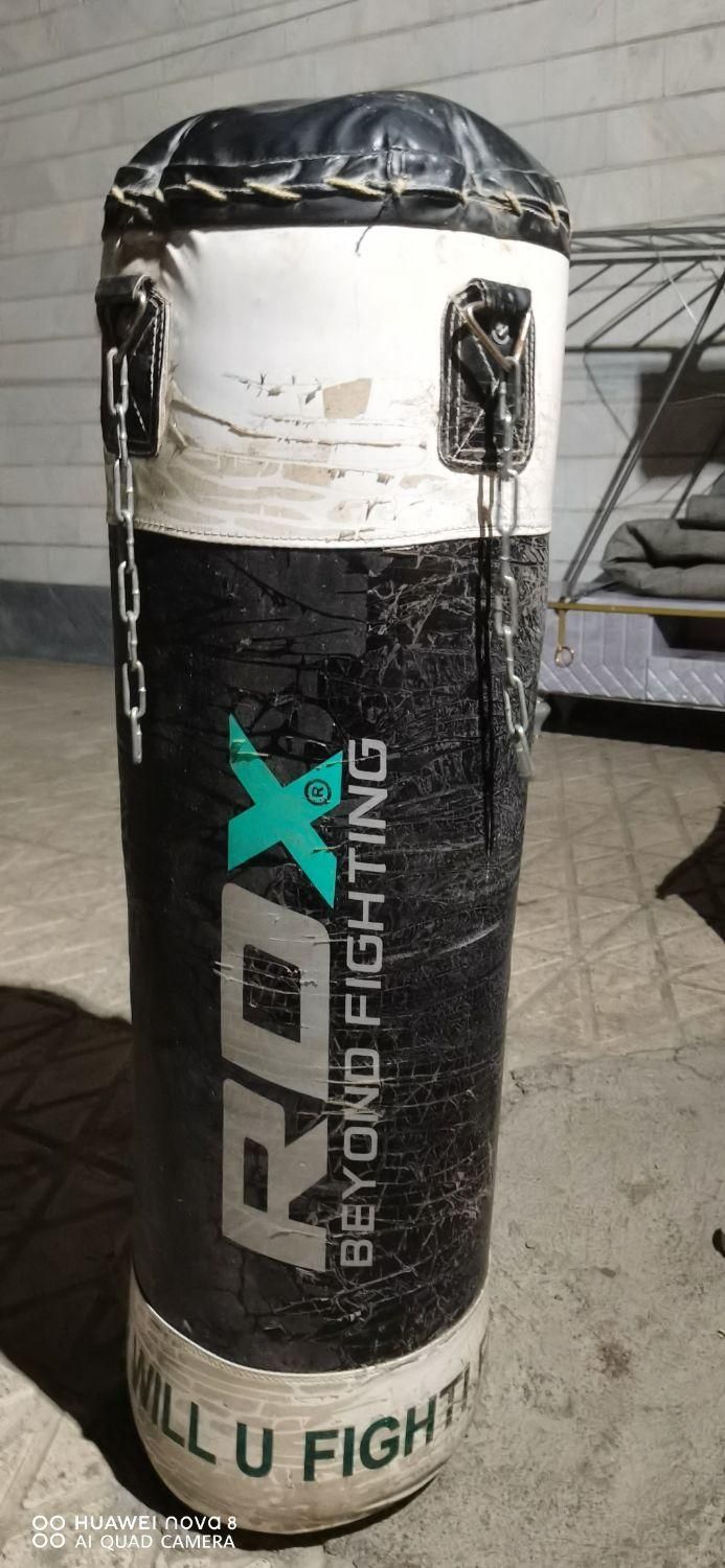 کیسه بکس چرم سالم باوزنه1/5کیلویی|تجهیزات ورزشی|ری, دولتآباد|دیوار