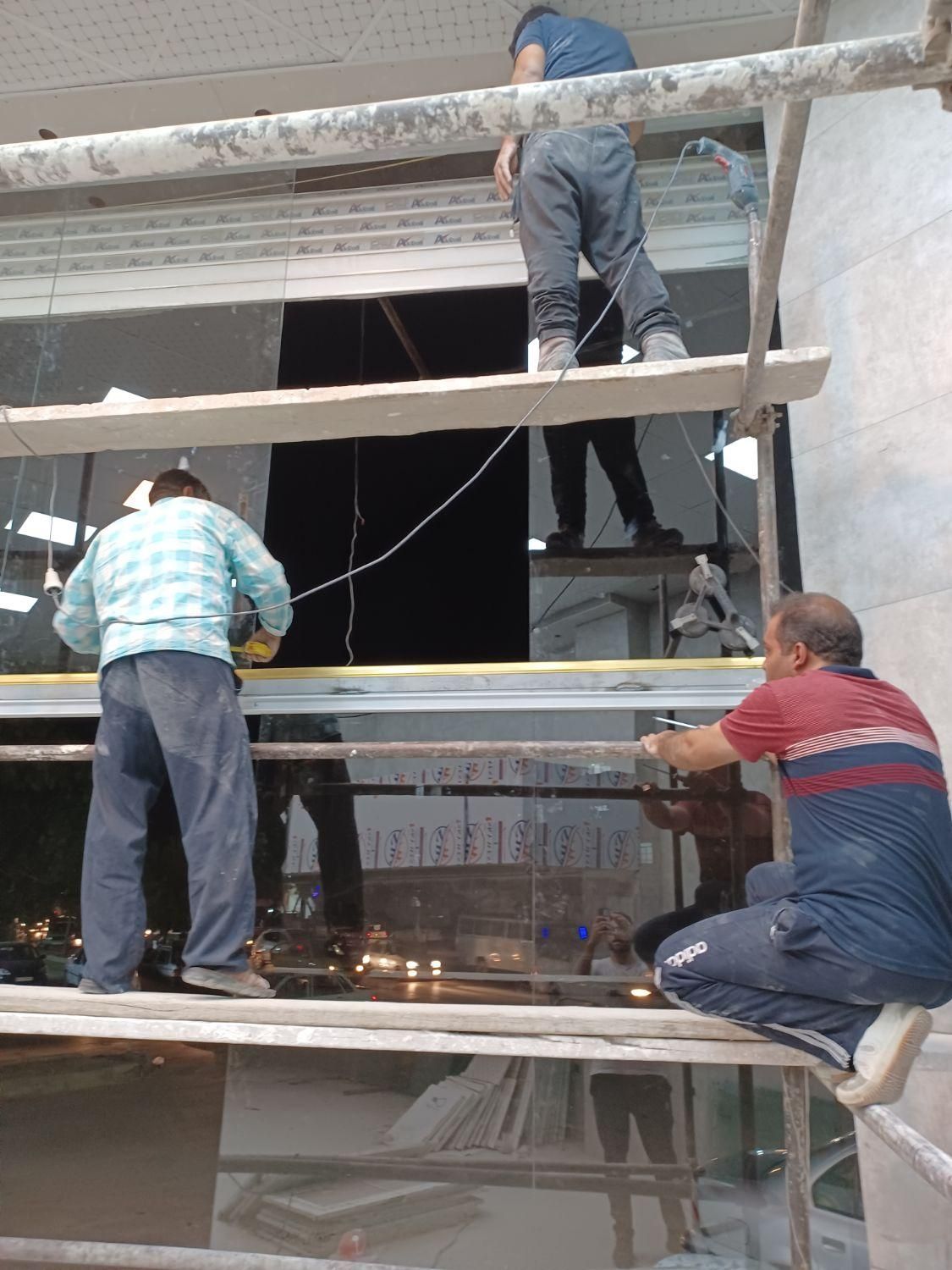 خدمات انواع شیشه های سکوریت شده|خدمات پیشه و مهارت|کرمانشاه, |دیوار