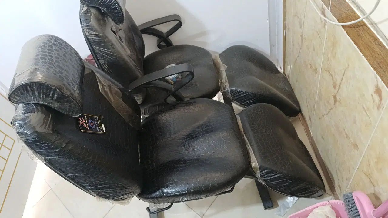 دوتا صندلی اصلاح ۳شکن سالم درحدنو باهم۲میلیون|آرایشگاه و سالن‌های زیبایی|چناران, |دیوار