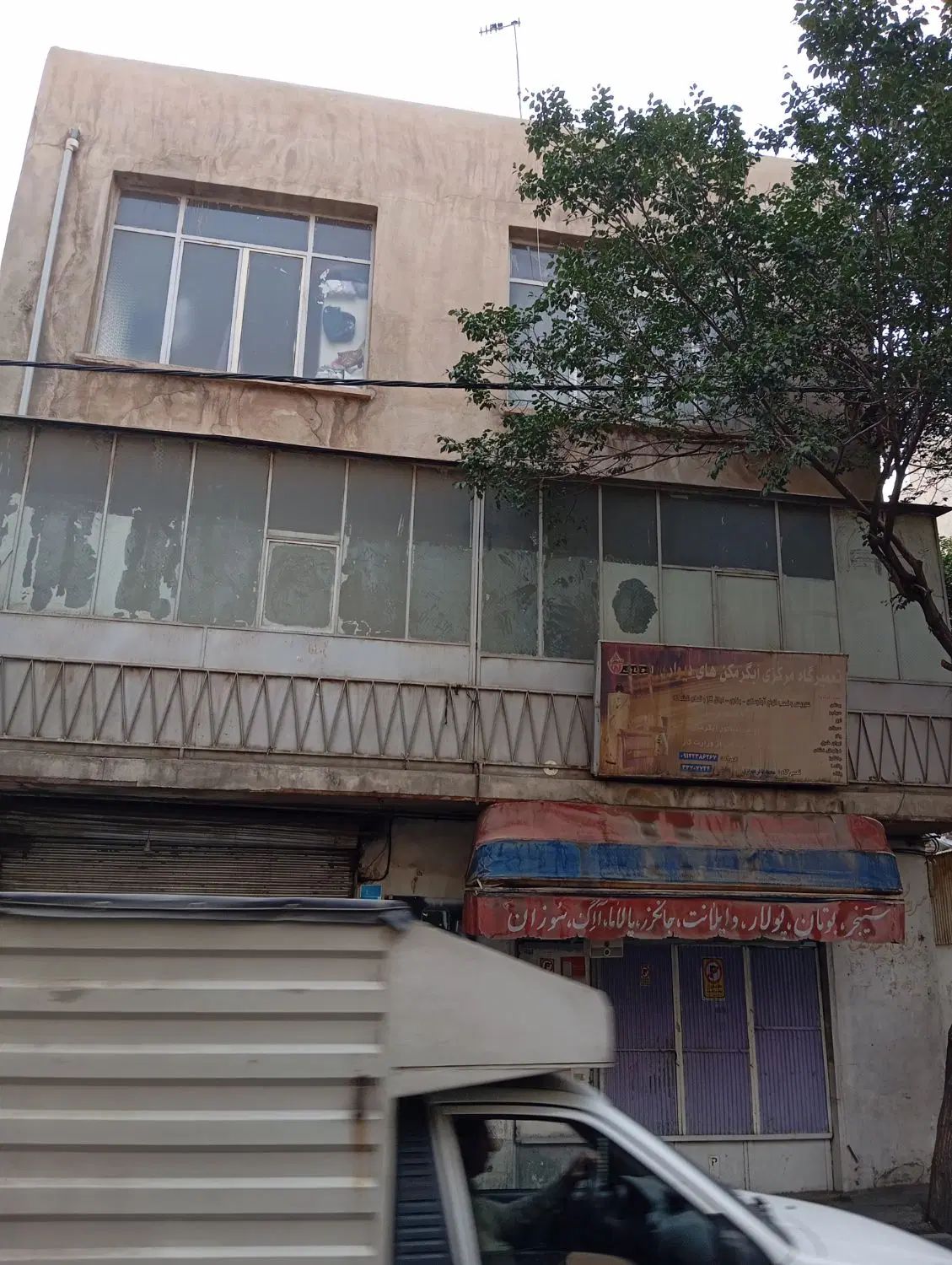 ۱۱۰متر بنا ۷۰ متر زمین ملکیت ۳۲ متر تجاری|فروش زمین و ملک کلنگی|تهران, مینابی|دیوار