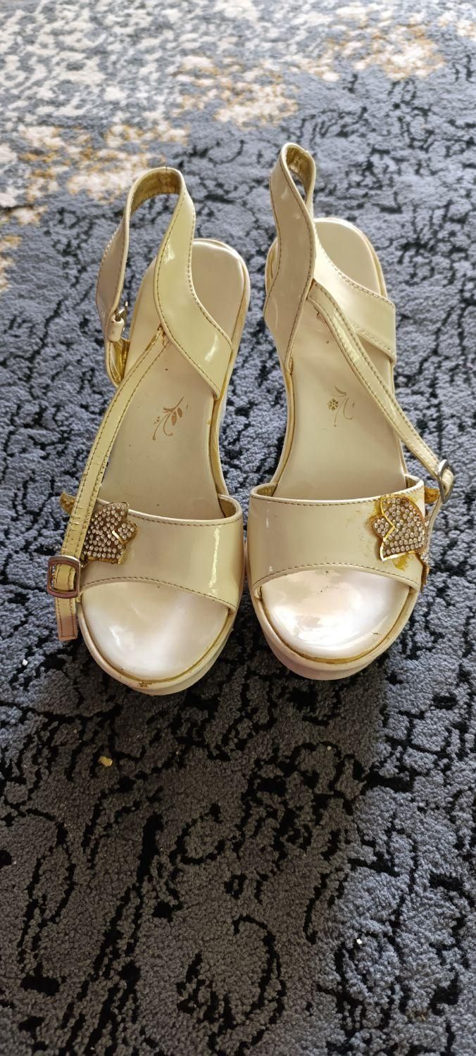 یک عدد صندل سفید|کیف، کفش، کمربند|یاسوج, |دیوار