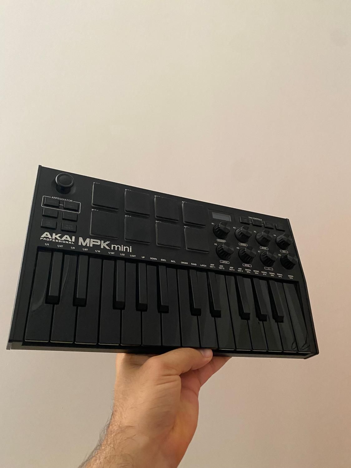 Akai mpk|پیانو، کیبورد، آکاردئون|قم, زنبیل آباد|دیوار