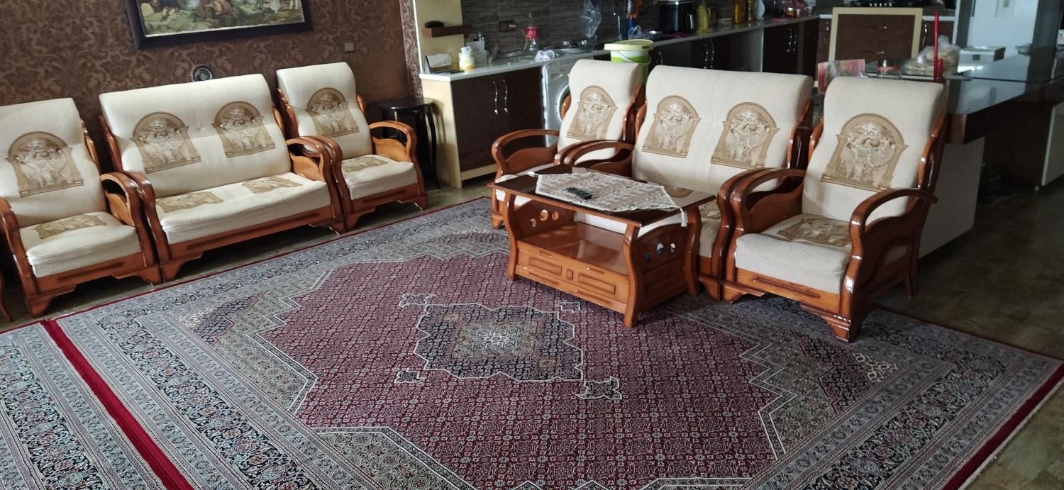 مبل ۸نفره|مبلمان خانگی و میز عسلی|شاهین‌شهر, شهرک میلاد|دیوار