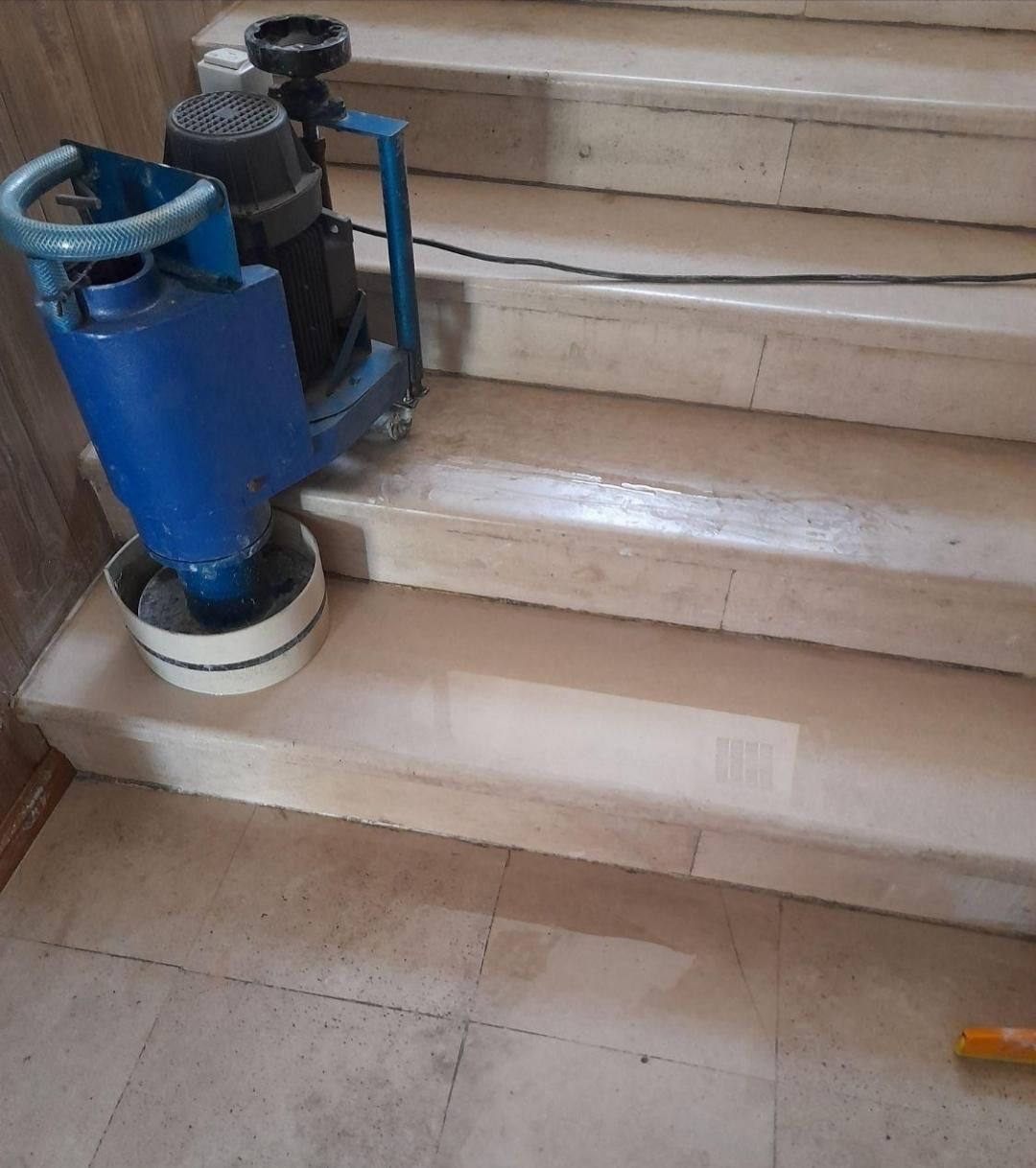 کف سابی انواع سنگ بتن پله،گلیزینگ بتن دستگاه ساب|خدمات نظافت|خمینی‌شهر, |دیوار