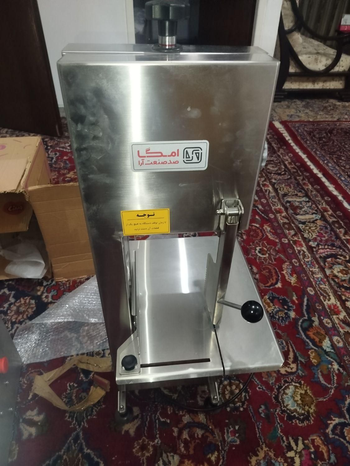 چرخ گوشت و استخوان بر و بیفتک|کافی‌شاپ و رستوران|تهران, آهنگ|دیوار