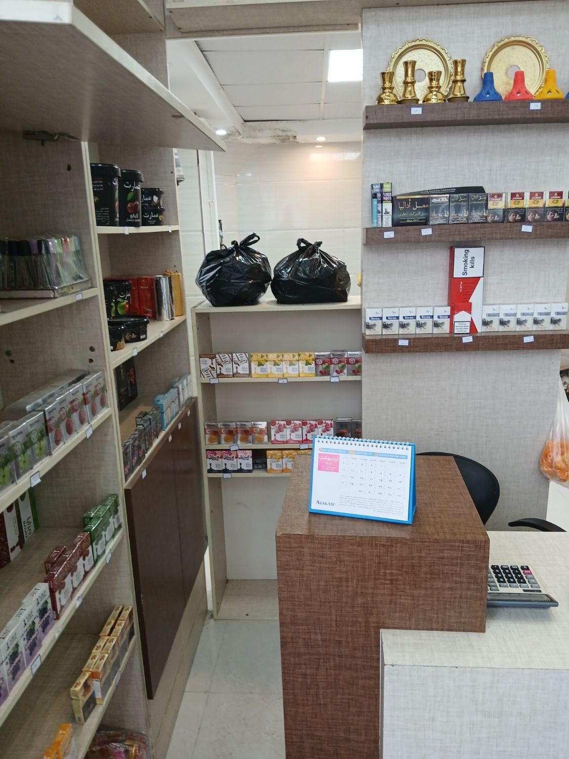 ویترین کل مغازه بامیز وصندلی|فروشگاه و مغازه|رشت, بیجارپس|دیوار