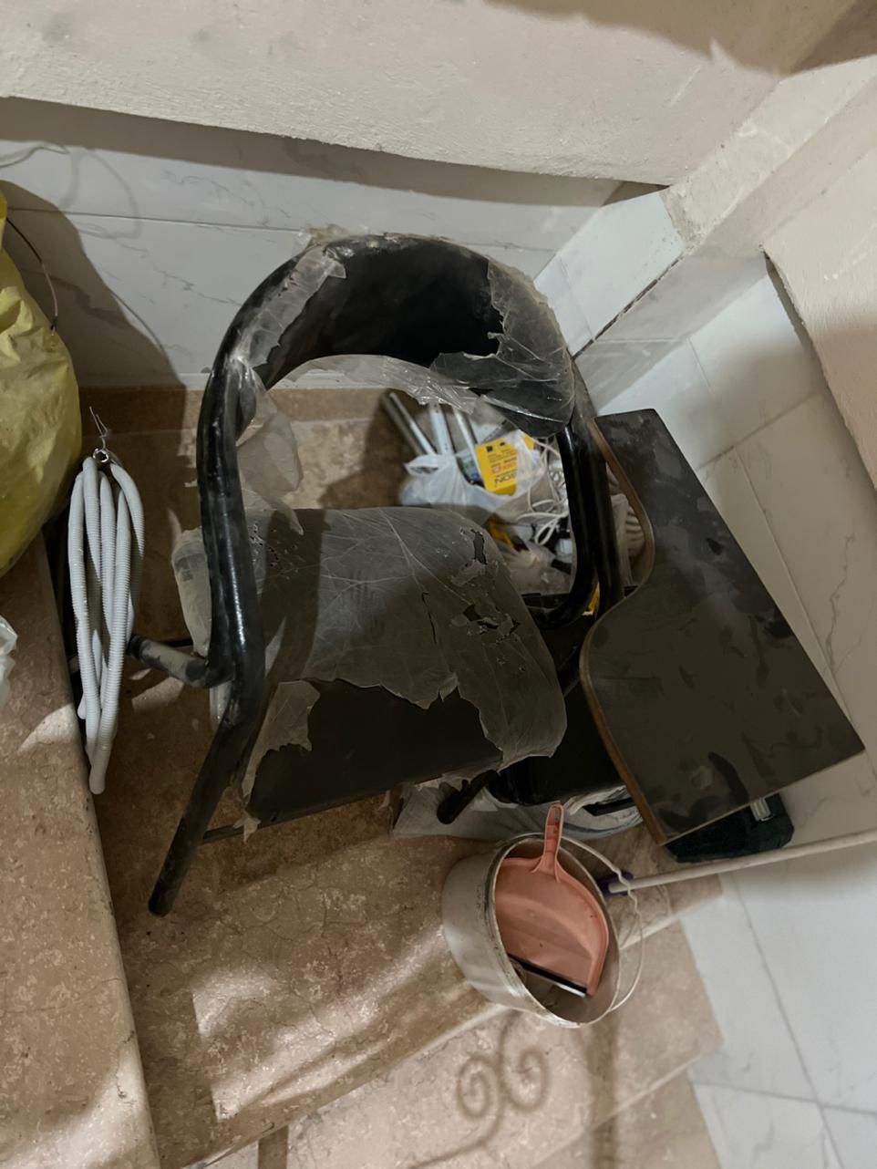 صندلی تک دانشجویی چرمی|صندلی و نیمکت|رشت, بوسار|دیوار